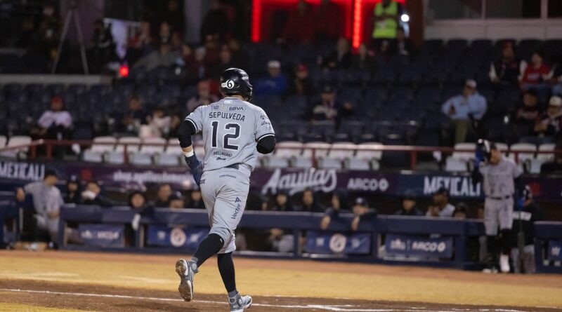 Sultanes arruina debut a Luis Carlos Rivera con victoria de 3-2