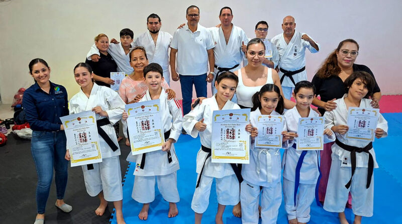 Academia Koshinkai Bojórquez realiza promoción de grados